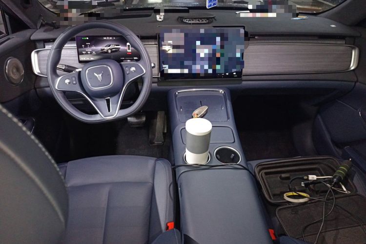 Used VOYAH COURAGE 2025 Model Four-Wheel-Drive Qiankun Edition Center Console