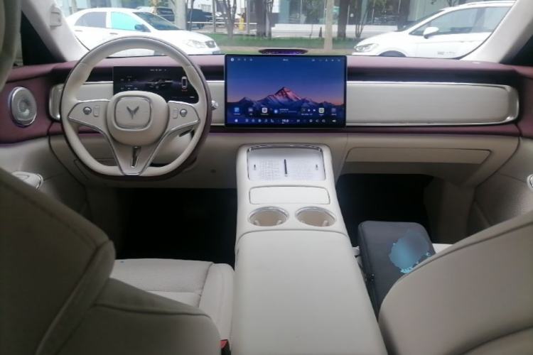 Used VOYAH COURAGE 2025 Model Four-Wheel-Drive Qiankun Edition Center Console
