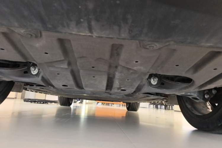 Used VOYAH COURAGE 2025 Model Four-Wheel-Drive Qiankun Edition Chassis Rear