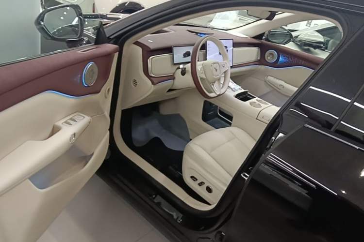 Used VOYAH COURAGE 2025 Model Four-Wheel-Drive Qiankun Edition Driver Seat