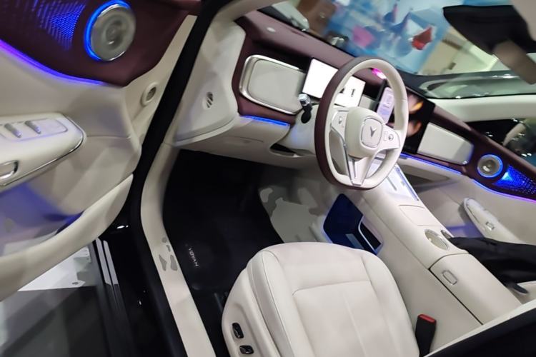 Used VOYAH COURAGE 2025 Model Four-Wheel-Drive Qiankun Edition Driver Seat
