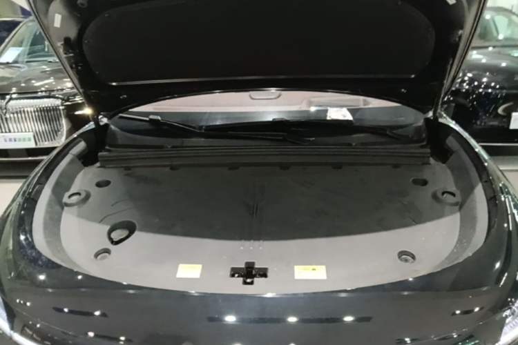 Used VOYAH COURAGE 2025 Model Four-Wheel-Drive Qiankun Edition Engine Bay