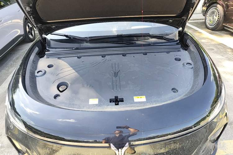 Used VOYAH COURAGE 2025 Model Four-Wheel-Drive Qiankun Edition Engine Bay