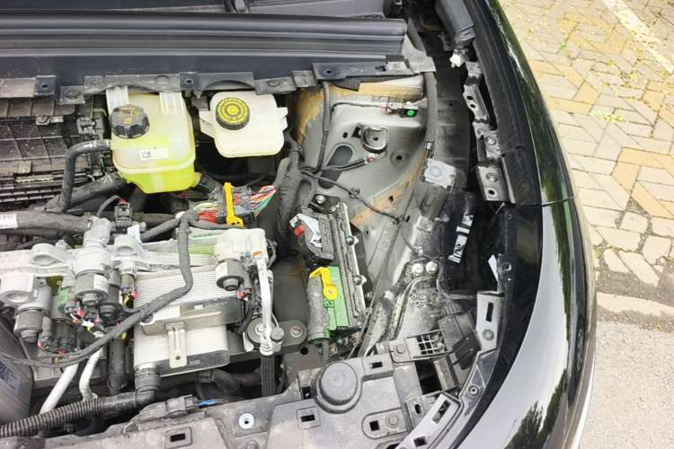 Used VOYAH COURAGE 2025 Model Four-Wheel-Drive Qiankun Edition Engine Bay Left