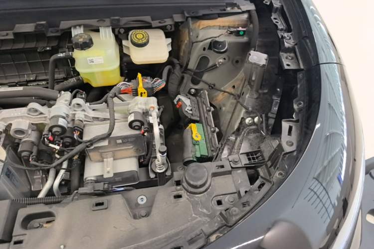 Used VOYAH COURAGE 2025 Model Four-Wheel-Drive Qiankun Edition Engine Bay Left