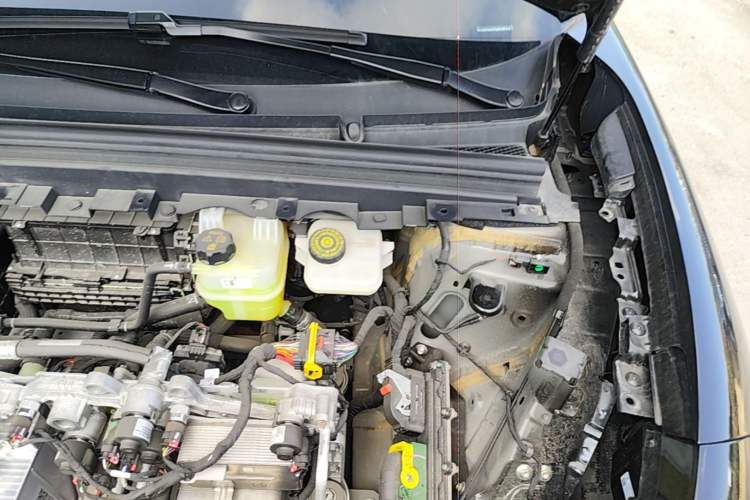 Used VOYAH COURAGE 2025 Model Four-Wheel-Drive Qiankun Edition Engine Bay Left