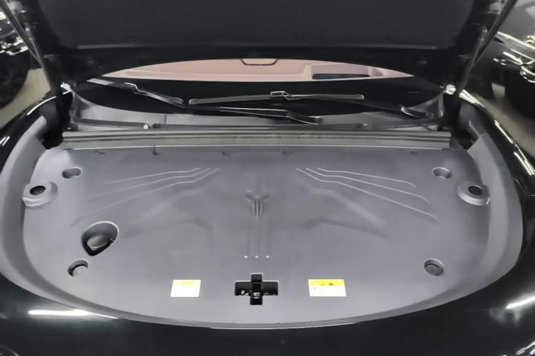 Used VOYAH COURAGE 2025 Model Four-Wheel-Drive Qiankun Edition Engine Bay