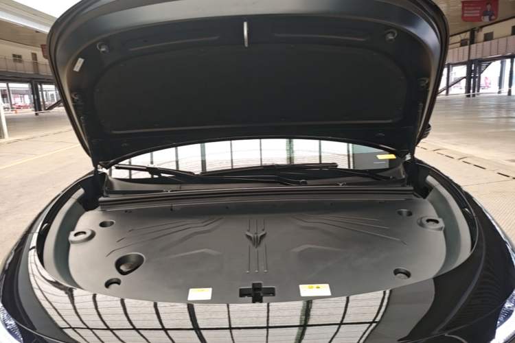 Used VOYAH COURAGE 2025 Model Rear-Drive Qiankun Edition Engine Bay