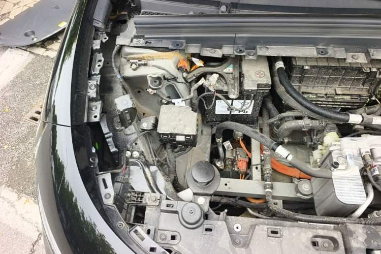 Used VOYAH COURAGE 2025 Model Four-Wheel-Drive Qiankun Edition Engine Bay Right