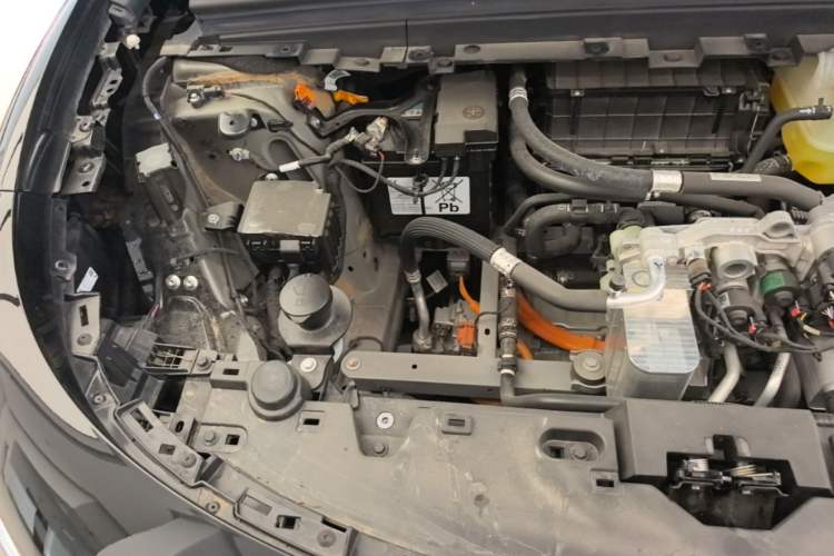 Used VOYAH COURAGE 2025 Model Four-Wheel-Drive Qiankun Edition Engine Bay Right