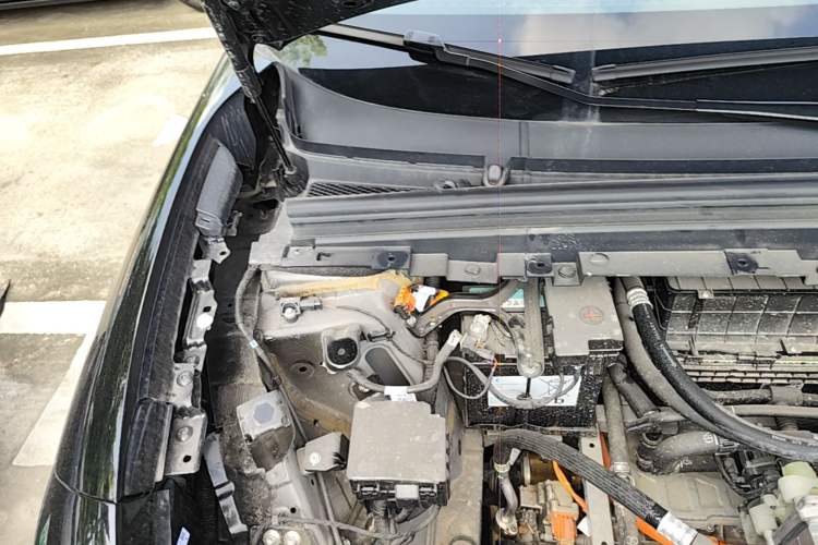 Used VOYAH COURAGE 2025 Model Four-Wheel-Drive Qiankun Edition Engine Bay Right