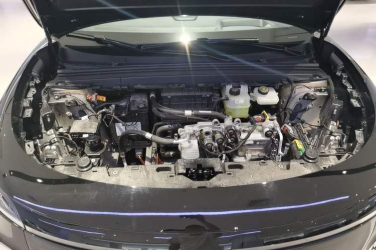 Used VOYAH COURAGE 2025 Model Four-Wheel-Drive Qiankun Edition Engine Bay