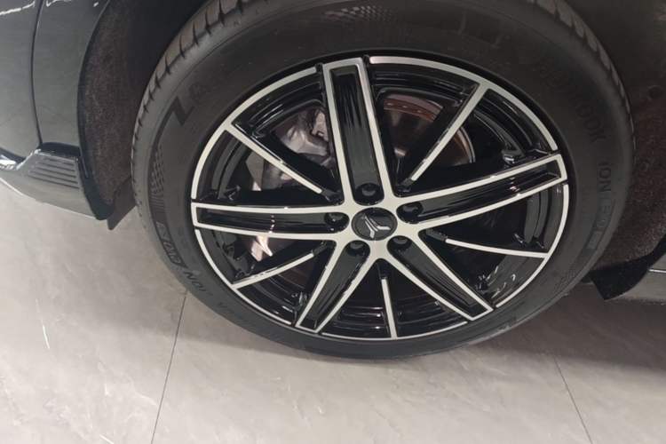 Used VOYAH COURAGE 2025 Model Four-Wheel-Drive Qiankun Edition Exterior 4