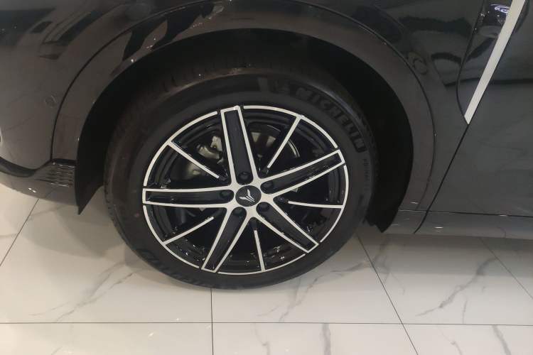 Used VOYAH COURAGE 2025 Model Four-Wheel-Drive Qiankun Edition Exterior 7
