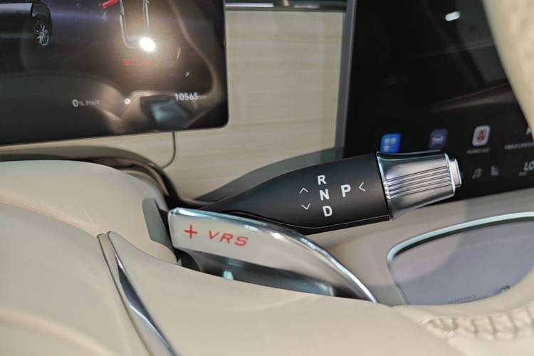 Used VOYAH COURAGE 2025 Model Four-Wheel-Drive Qiankun Edition Gear Lever