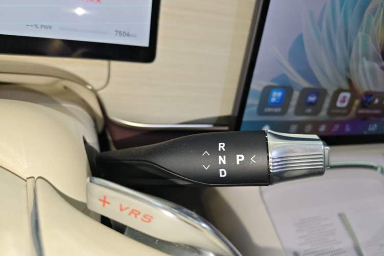 Used VOYAH COURAGE 2025 Model Four-Wheel-Drive Qiankun Edition Gear Lever