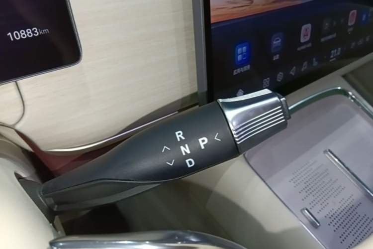 Used VOYAH COURAGE 2025 Model Four-Wheel-Drive Qiankun Edition Gear Lever