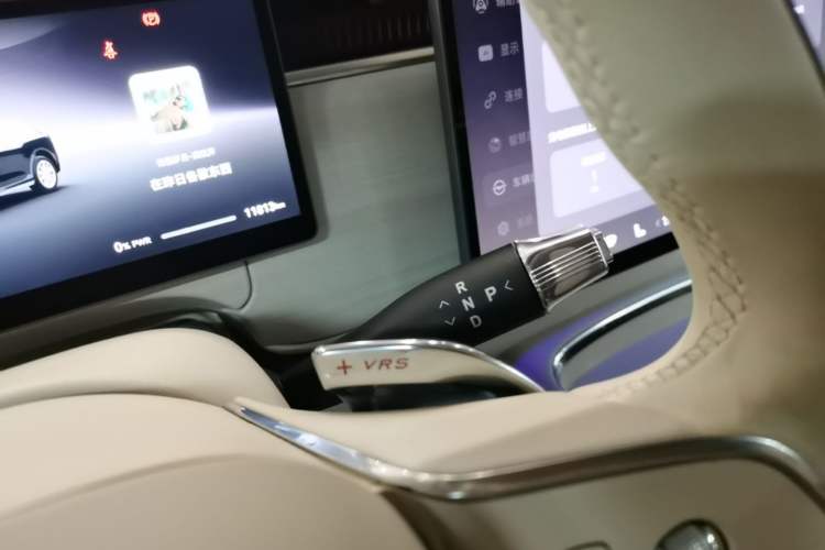 Used VOYAH COURAGE 2025 Model Four-Wheel-Drive Qiankun Edition Gear Lever