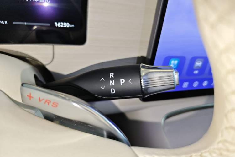 Used VOYAH COURAGE 2025 Model Four-Wheel-Drive Qiankun Edition Gear Lever