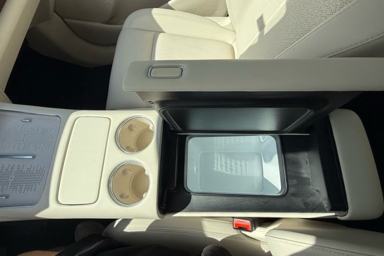 Used VOYAH COURAGE 2025 Model Four-Wheel-Drive Qiankun Edition Interior 2