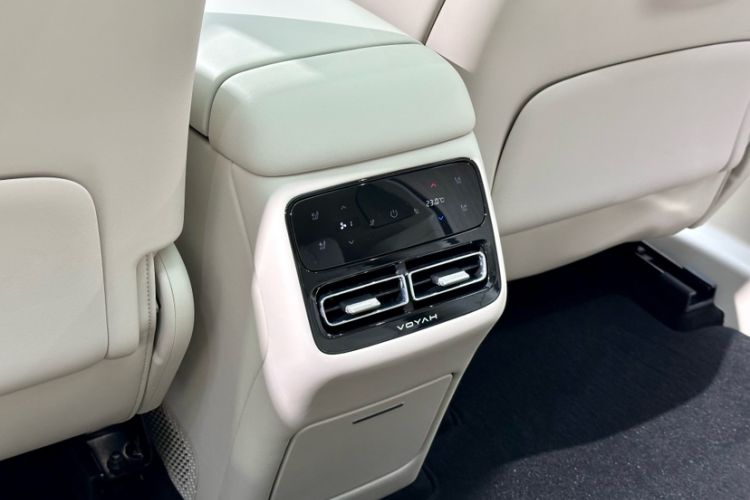Used VOYAH COURAGE 2025 Model Four-Wheel-Drive Qiankun Edition Interior 2