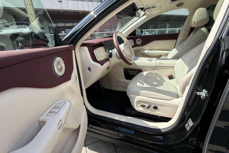 Used VOYAH COURAGE 2025 Model Four-Wheel-Drive Qiankun Edition Interior 3