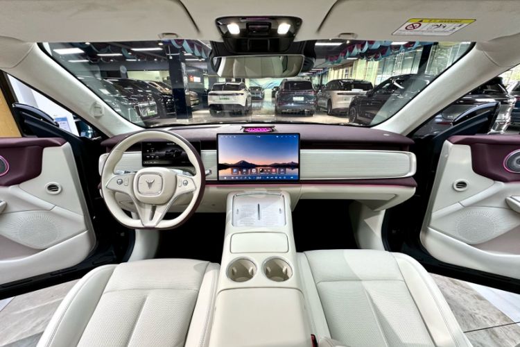 Used VOYAH COURAGE 2025 Model Four-Wheel-Drive Qiankun Edition Interior 4