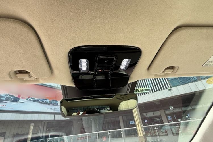 Used VOYAH COURAGE 2025 Model Four-Wheel-Drive Qiankun Edition Interior 6