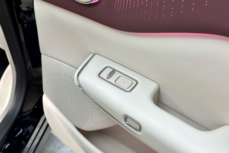 Used VOYAH COURAGE 2025 Model Four-Wheel-Drive Qiankun Edition Interior 6