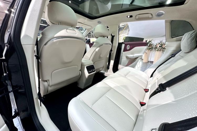 Used VOYAH COURAGE 2025 Model Four-Wheel-Drive Qiankun Edition Interior 9
