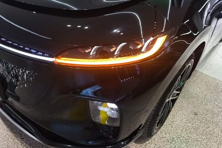 Used VOYAH COURAGE 2025 Model Four-Wheel-Drive Qiankun Edition Left Front Headlight
