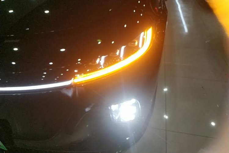 Used VOYAH COURAGE 2025 Model Four-Wheel-Drive Qiankun Edition Left Front Headlight