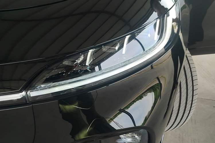Used VOYAH COURAGE 2025 Model Four-Wheel-Drive Qiankun Edition Left Front Headlight