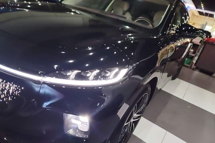Used VOYAH COURAGE 2025 Model Four-Wheel-Drive Qiankun Edition Left Front Headlight