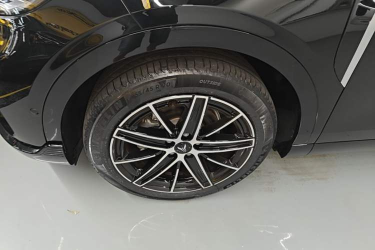 Used VOYAH COURAGE 2025 Model Four-Wheel-Drive Qiankun Edition Left Front Wheel Hub