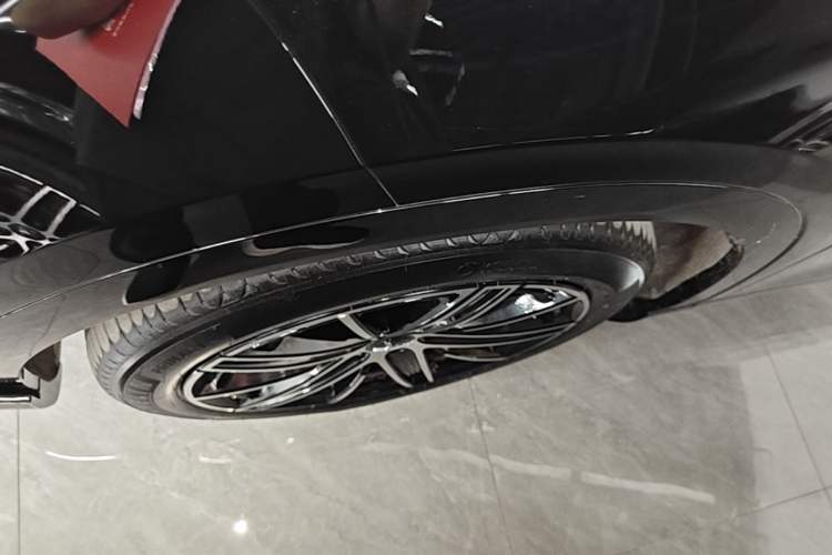 Used VOYAH COURAGE 2025 Model Four-Wheel-Drive Qiankun Edition Left Front Wheel Hub
