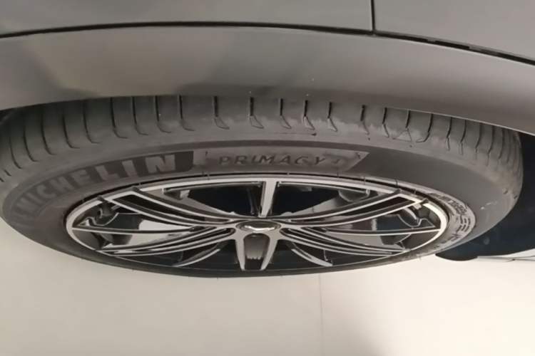 Used VOYAH COURAGE 2025 Model Four-Wheel-Drive Qiankun Edition Left Front Wheel Hub