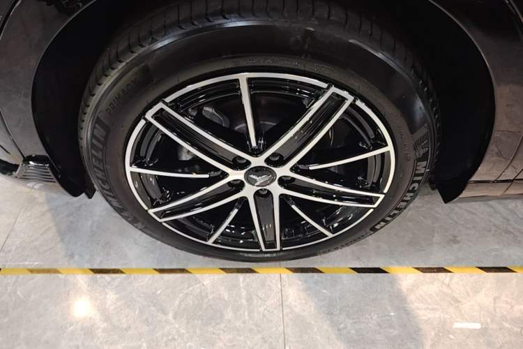 Used VOYAH COURAGE 2025 Model Four-Wheel-Drive Qiankun Edition Left Front Wheel Hub