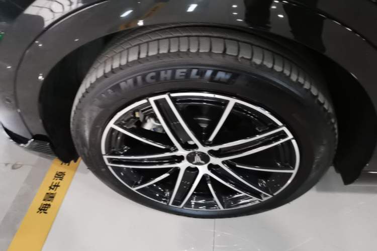 Used VOYAH COURAGE 2025 Model Four-Wheel-Drive Qiankun Edition Left Front Wheel Hub