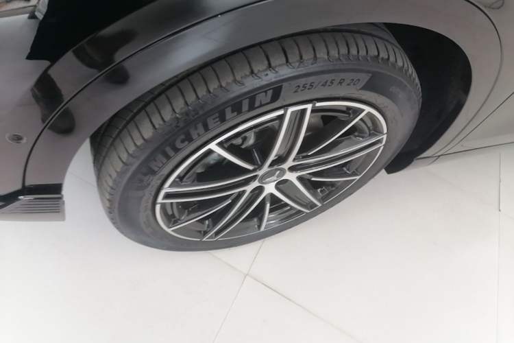 Used VOYAH COURAGE 2025 Model Four-Wheel-Drive Qiankun Edition Left Front Wheel Hub