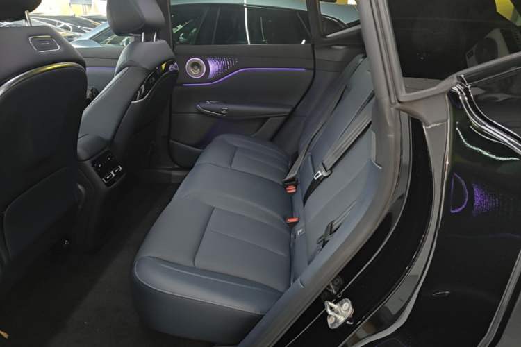 Used VOYAH COURAGE 2025 Model Four-Wheel-Drive Qiankun Edition Left Rear Seat