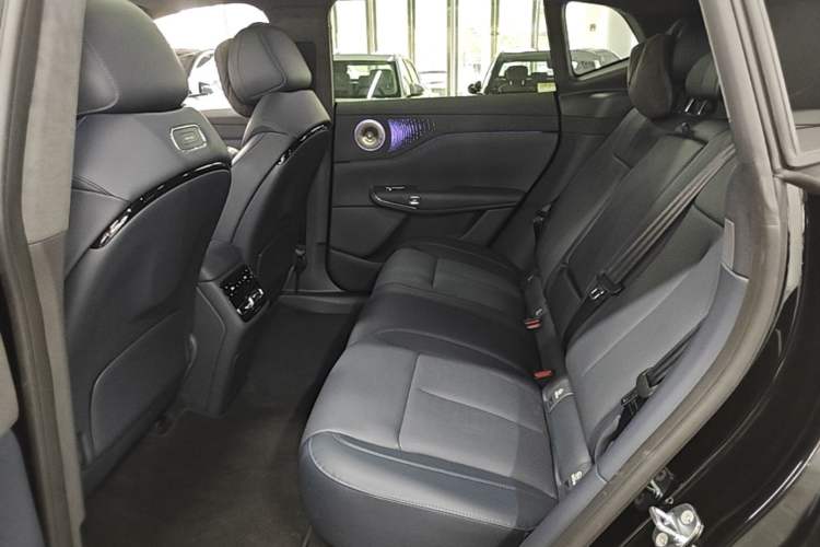 Used VOYAH COURAGE 2025 Model Four-Wheel-Drive Qiankun Edition Left Rear Seat
