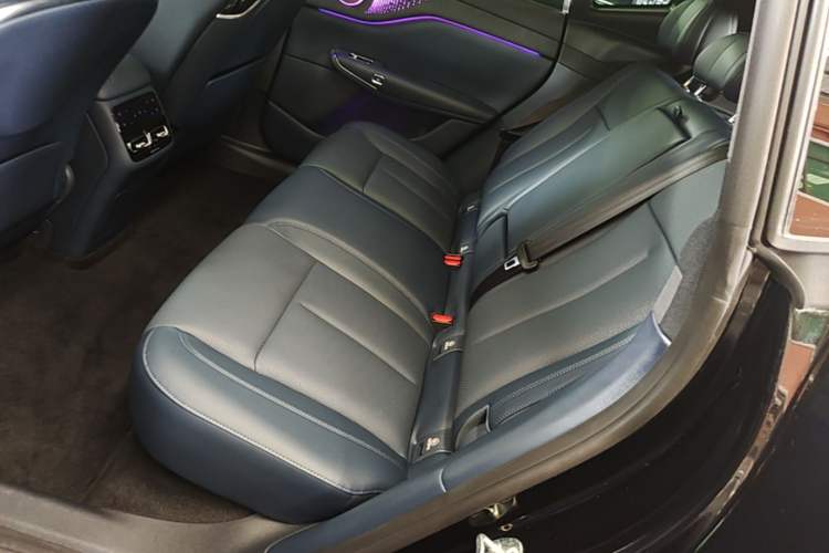Used VOYAH COURAGE 2025 Model Four-Wheel-Drive Qiankun Edition Left Rear Seat