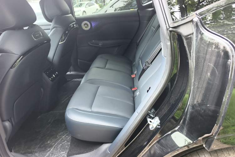 Used VOYAH COURAGE 2025 Model Four-Wheel-Drive Qiankun Edition Left Rear Seat