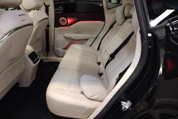Used VOYAH COURAGE 2025 Model Four-Wheel-Drive Qiankun Edition Left Rear Seat