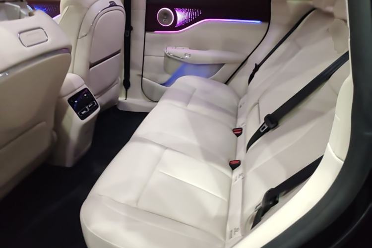 Used VOYAH COURAGE 2025 Model Four-Wheel-Drive Qiankun Edition Left Rear Seat