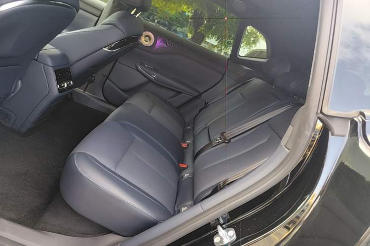Used VOYAH COURAGE 2025 Model Four-Wheel-Drive Qiankun Edition Left Rear Seat