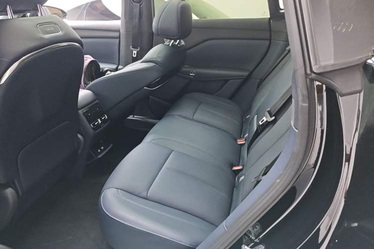 Used VOYAH COURAGE 2025 Model Four-Wheel-Drive Qiankun Edition Left Rear Seat
