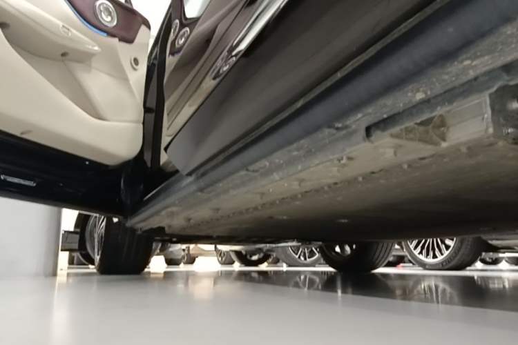 Used VOYAH COURAGE 2025 Model Four-Wheel-Drive Qiankun Edition Left Side Sill