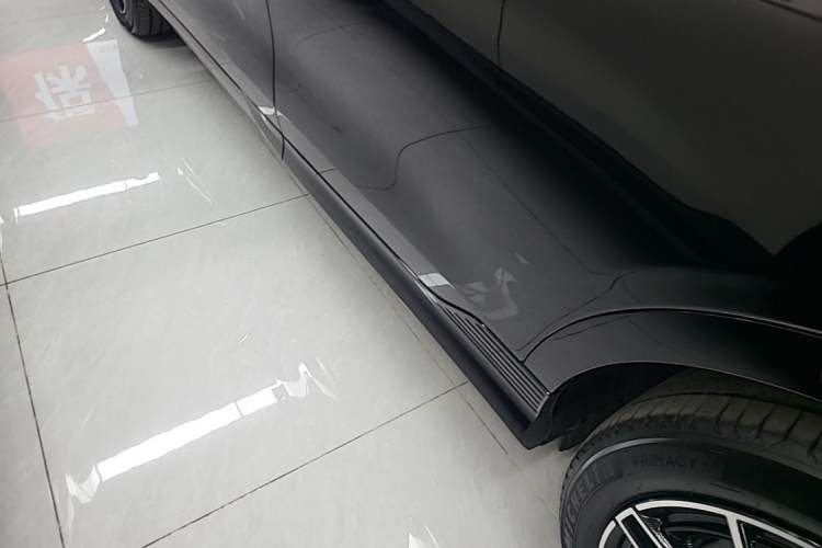 Used VOYAH COURAGE 2025 Model Four-Wheel-Drive Qiankun Edition Left Side Sill